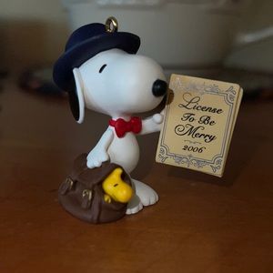 Hallmark Snoopy Collectable Ornament -Dated 2006- EC SFH *No box*
